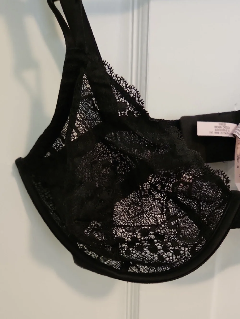 Victoria's Secret Black Lace Underwire Bra - Picture 6 of 6